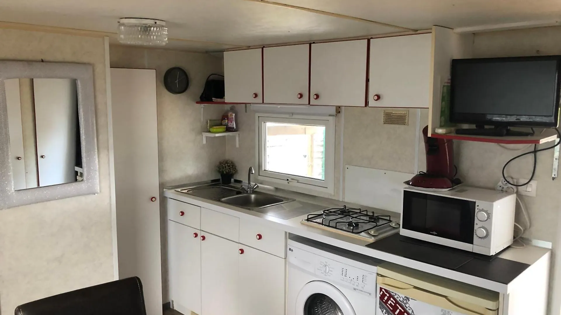 홈스테이 Mobilhome A Frejus A 15 Minute De La Mer Sur Terrain Independant