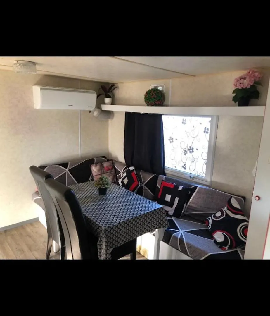 Séjour chez l'habitant Vacances Mobilhome à Fréjus sur terrain privé