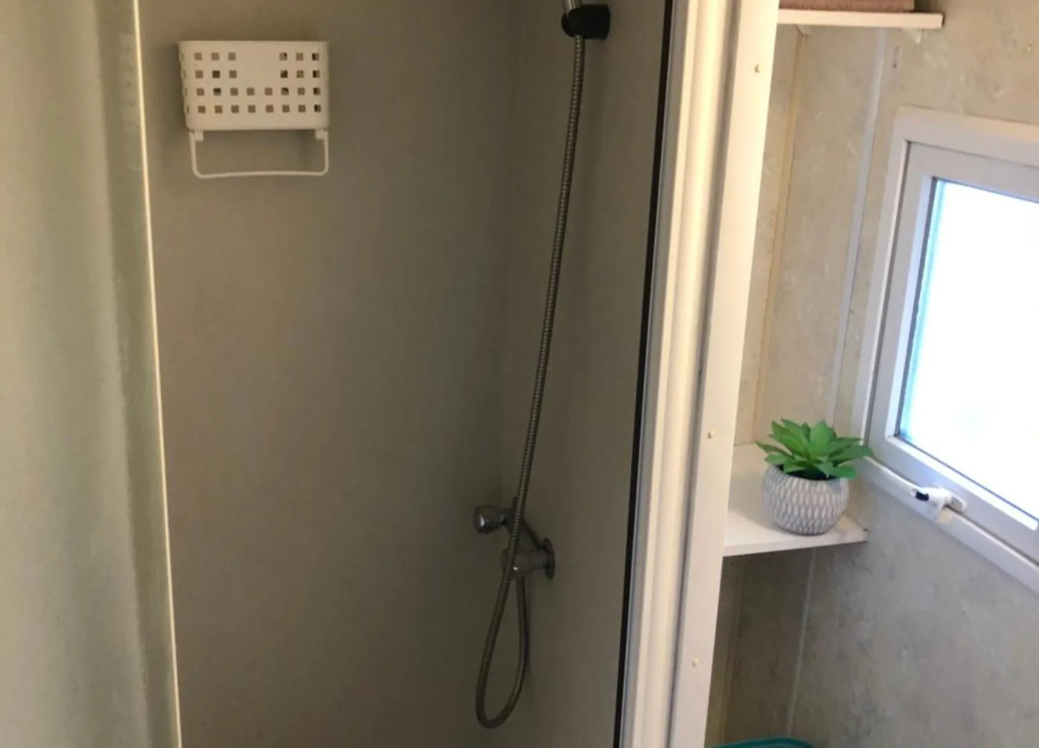 Mobilhome A Frejus A 15 Minute De La Mer Sur Terrain Independant Homestay